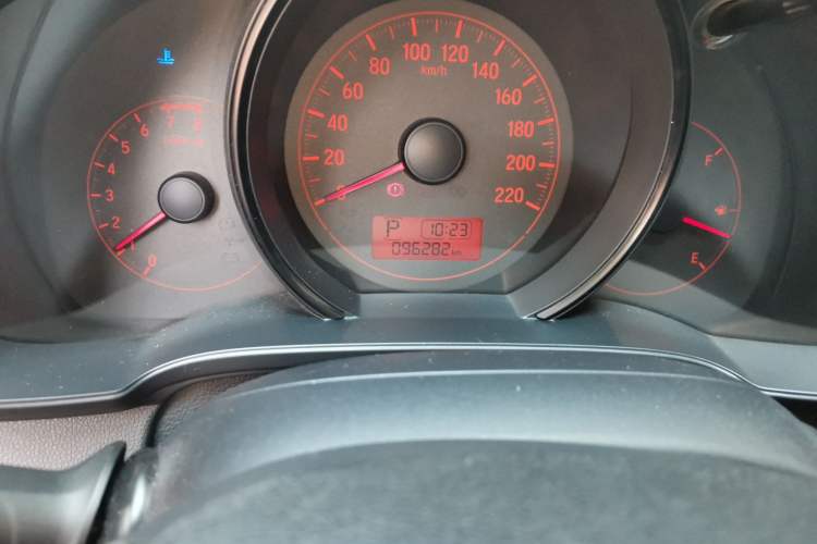 Used Honda Fit 2014 1.5L LX CVT Comfort Model Odometer Close Up