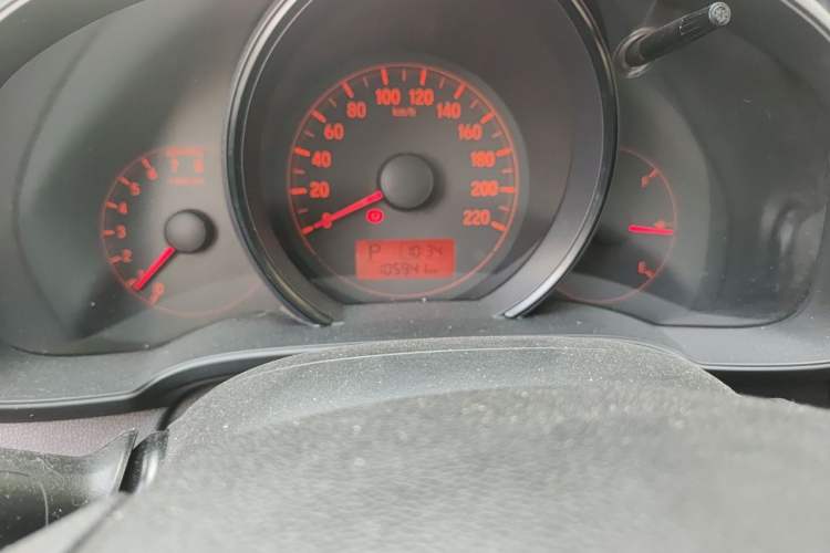 Used Honda Fit 2014 1.5L LX CVT Comfort Model Odometer Close Up