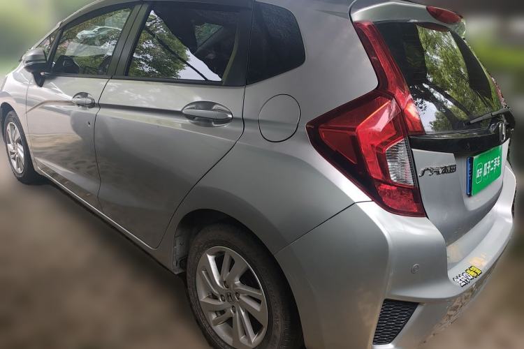 Used Honda Fit 2014 1.5L SE CVT Fashion Model Rear Left 45 Deg