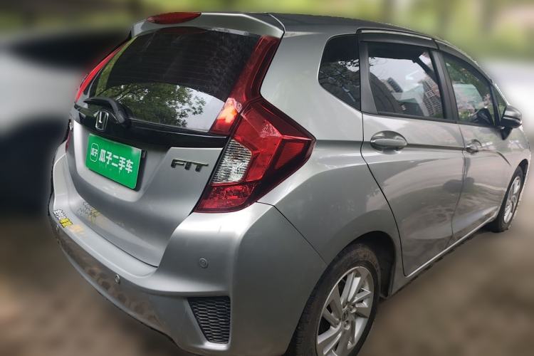 Used Honda Fit 2014 1.5L SE CVT Fashion Model Rear Right 45 Deg
