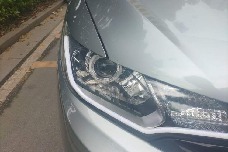 Used Honda Fit 2014 1.5L LX CVT Comfort Model Right Front Headlight