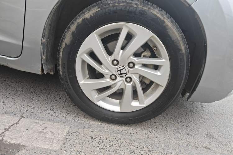 Used Honda Fit 2014 1.5L SE CVT Fashion Model Right Front Wheel Hub