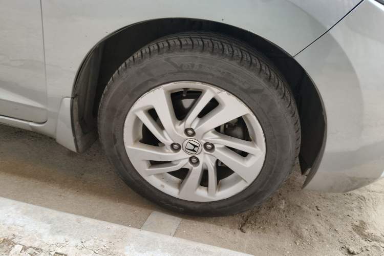 Used Honda Fit 2014 1.5L EX CVT Elite Model Right Front Wheel Hub