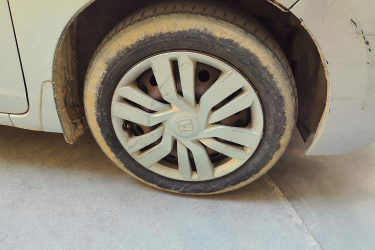Used Honda Fit 2014 1.5L LX CVT Comfort Model Right Front Wheel Hub
