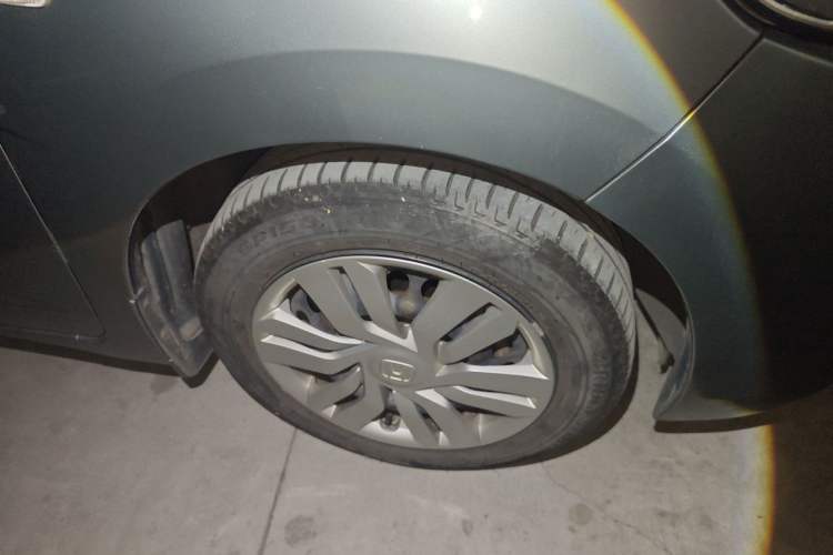 Used Honda Fit 2014 1.5L LX CVT Comfort Model Right Front Wheel Hub