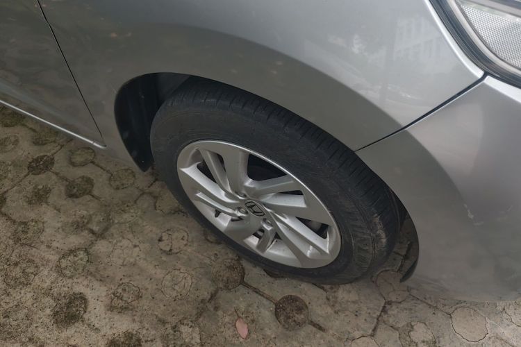 Used Honda Fit 2014 1.5L SE CVT Fashion Model Right Front Wheel Hub