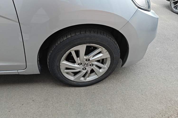 Used Honda Fit 2014 1.5L SE CVT Fashion Model Right Front Wheel Hub