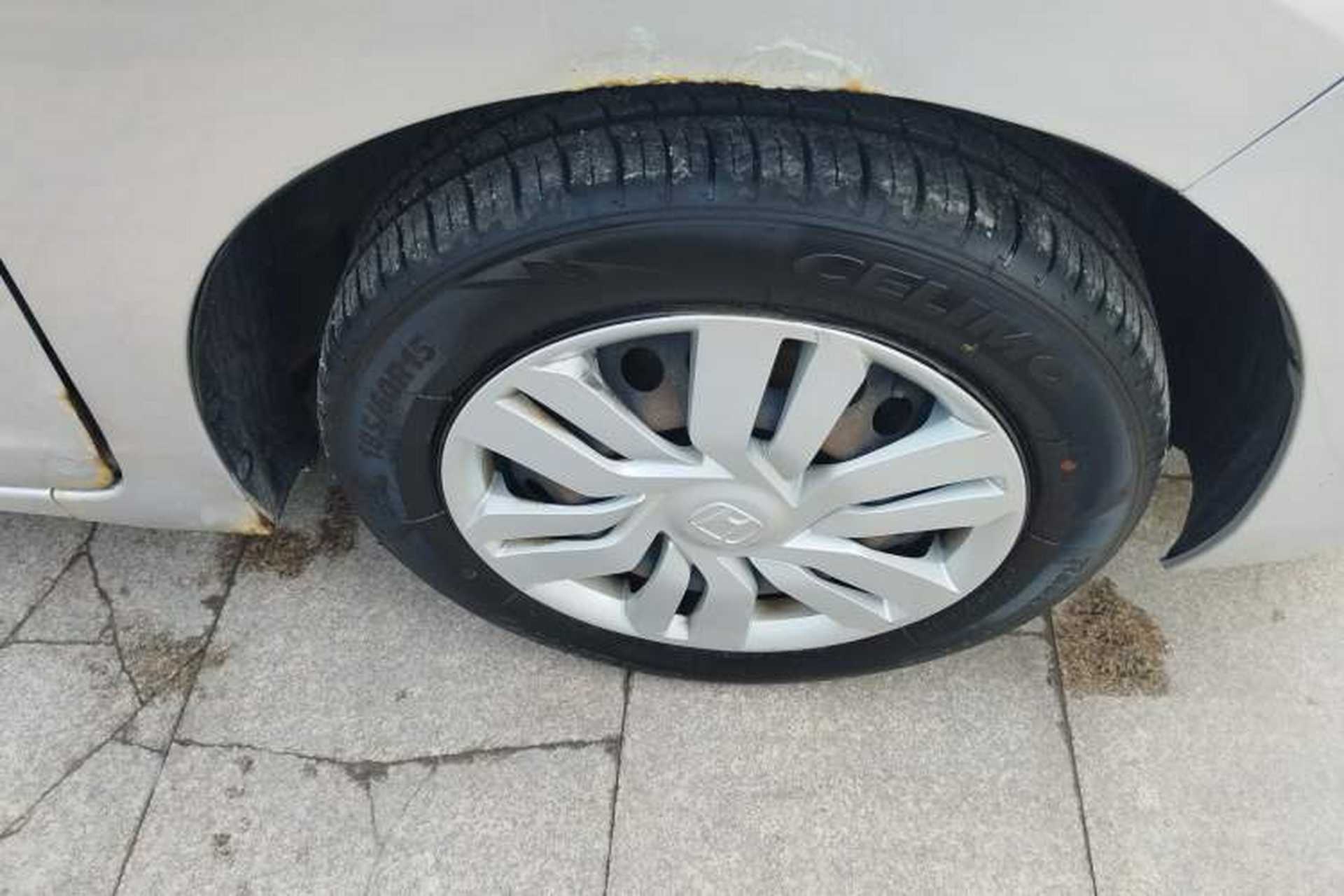 Used Honda Fit 2014 1.5L LX Manual Comfort Model Right Front Wheel Hub