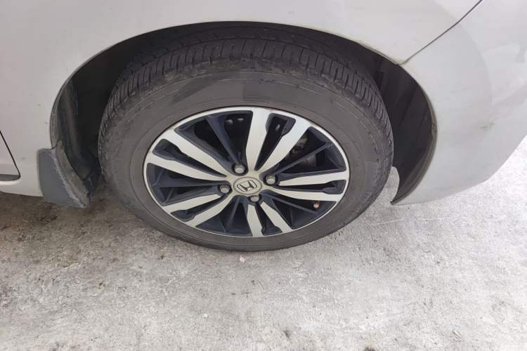 Used Honda Fit 2014 1.5L LX CVT Comfort Model Right Front Wheel Hub
