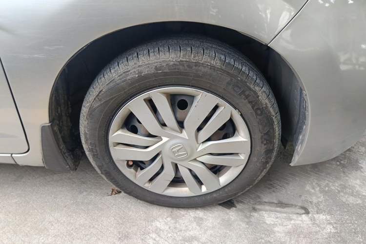Used Honda Fit 2014 1.5L LX CVT Comfort Model Right Front Wheel Hub