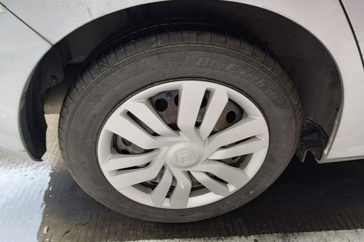 Used Honda Fit 2014 1.5L LX Manual Comfort Model Right Rear Wheel Hub