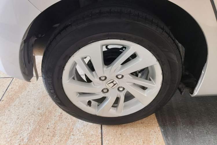Used Honda Fit 2014 1.5L EX CVT Elite Model Right Rear Wheel Hub