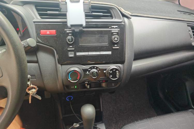 Used Honda Fit 2014 1.5L LX CVT Comfort Model Audio And AC Panel