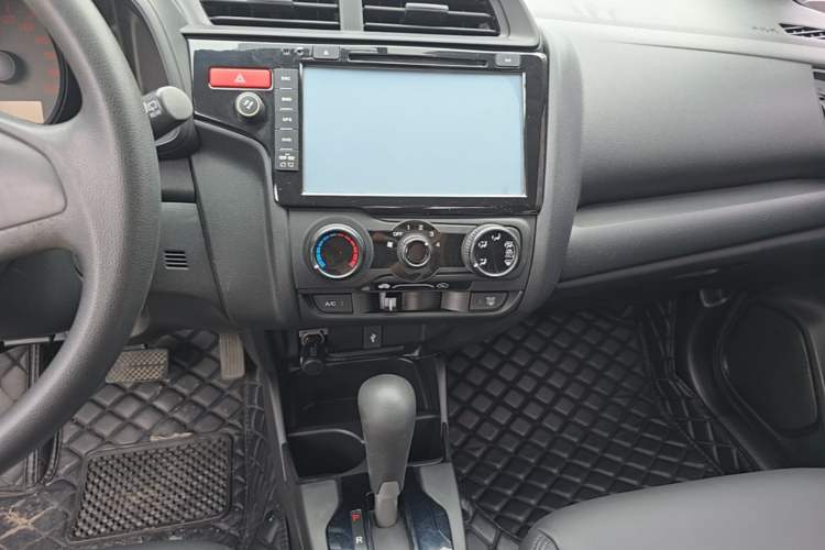 Used Honda Fit 2014 1.5L LX CVT Comfort Model Audio And AC Panel