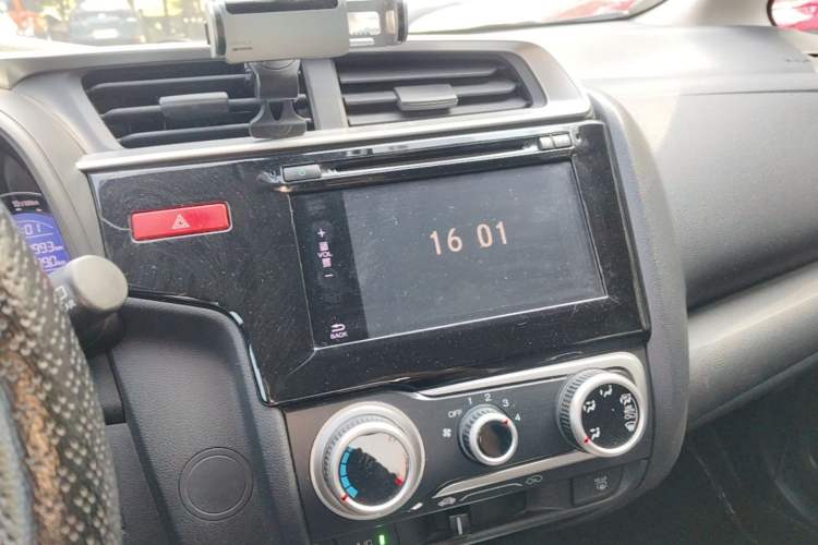 Used Honda Fit 2014 1.5L SE CVT Fashion Model Audio And AC Panel
