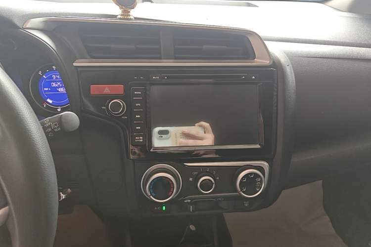 Used Honda Fit 2014 1.5L SE CVT Fashion Model Audio And AC Panel