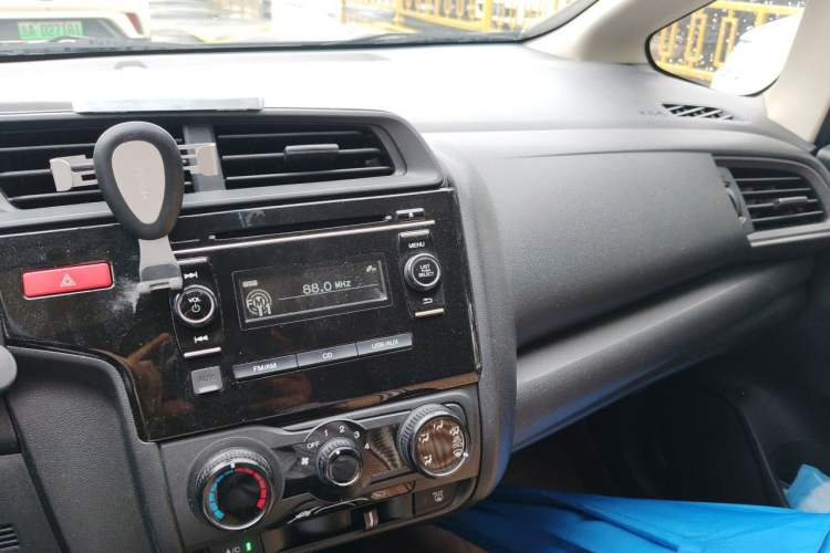 Used Honda Fit 2014 1.5L LX CVT Comfort Model Audio And AC Panel