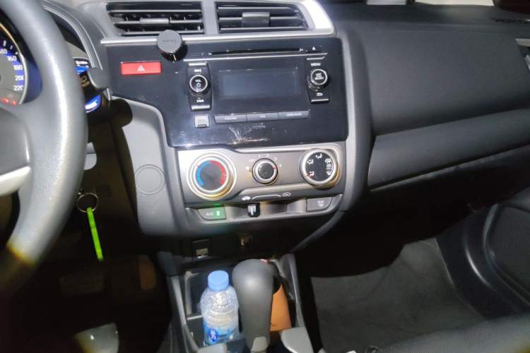 Used Honda Fit 2014 1.5L SE CVT Fashion Model Audio And AC Panel