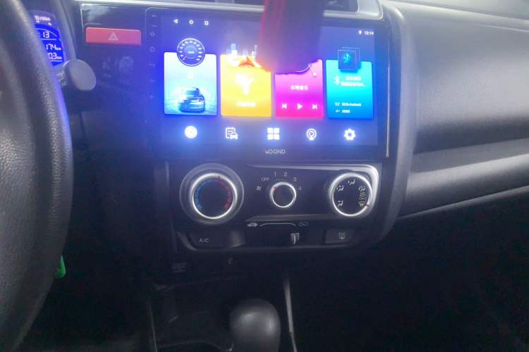 Used Honda Fit 2014 1.5L SE CVT Fashion Model Audio And AC Panel