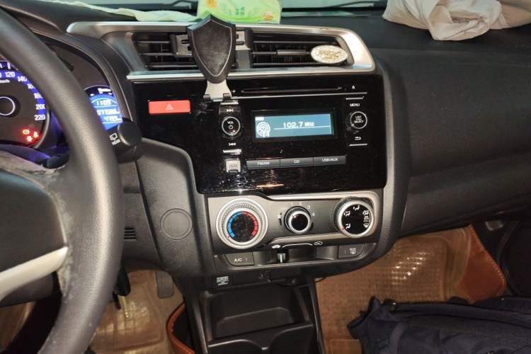 Used Honda Fit 2014 1.5L SE CVT Fashion Model Audio And AC Panel