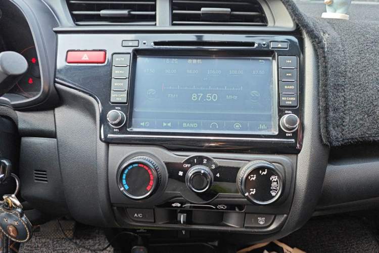 Used Honda Fit 2014 1.5L LX CVT Comfort Model Audio And AC Panel