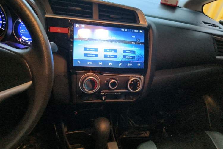 Used Honda Fit 2014 1.5L SE CVT Fashion Model Audio And AC Panel