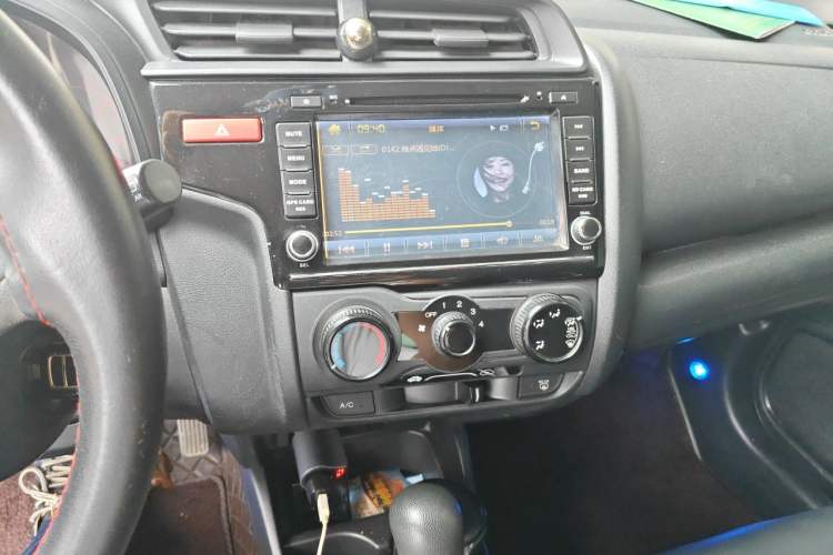 Used Honda Fit 2014 1.5L LX CVT Comfort Model Audio And AC Panel