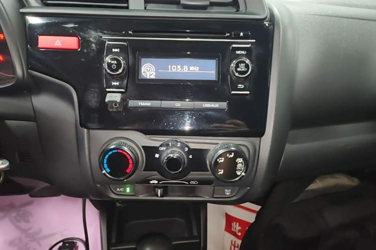 Used Honda Fit 2014 1.5L LX CVT Comfort Model Audio And AC Panel