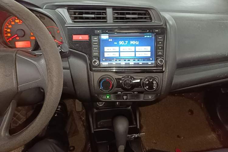 Used Honda Fit 2014 1.5L LX CVT Comfort Model Audio And AC Panel