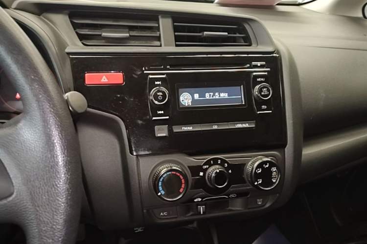 Used Honda Fit 2014 1.5L LX CVT Comfort Model Audio And AC Panel