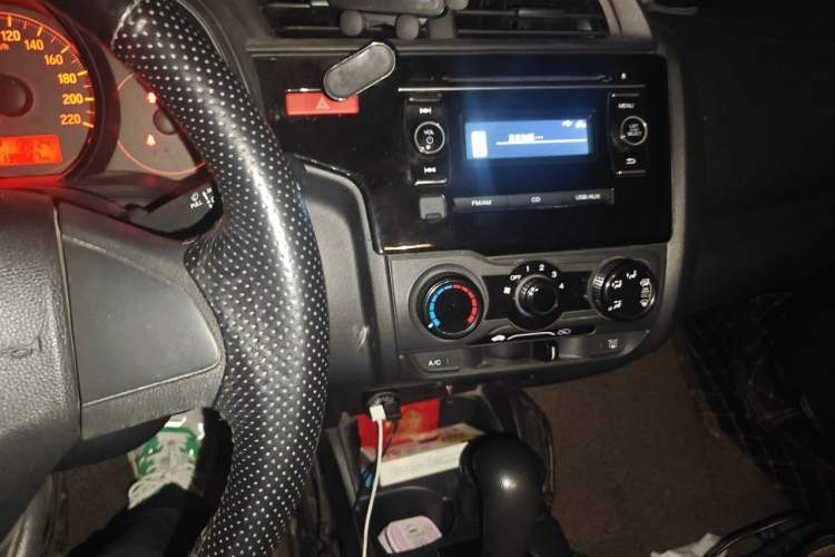 Used Honda Fit 2014 1.5L LX CVT Comfort Model Audio And AC Panel