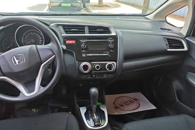 Used Honda Fit 2014 1.5L SE CVT Fashion Model Audio And AC Panel