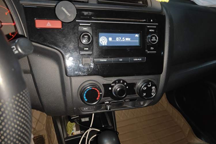 Used Honda Fit 2014 1.5L LX CVT Comfort Model Audio And AC Panel