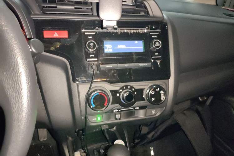 Used Honda Fit 2014 1.5L LX CVT Comfort Model Audio And AC Panel