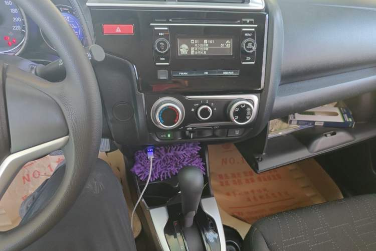 Used Honda Fit 2014 1.5L SE CVT Fashion Model Audio And AC Panel