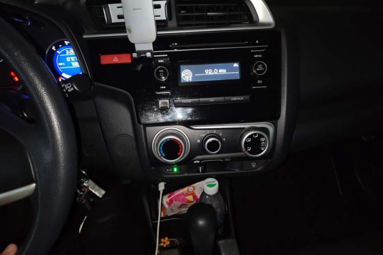 Used Honda Fit 2014 1.5L SE CVT Fashion Model Audio And AC Panel