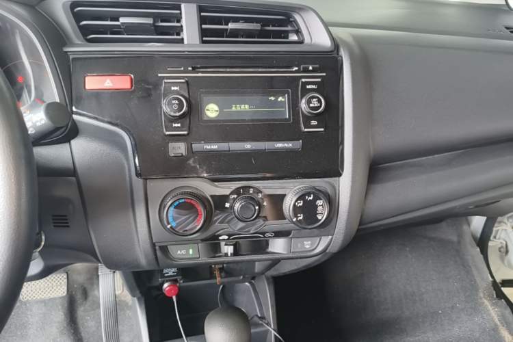 Used Honda Fit 2014 1.5L LX CVT Comfort Model Audio And AC Panel