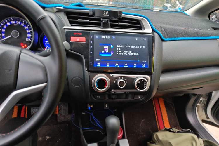 Used Honda Fit 2014 1.5L SE CVT Fashion Model Audio And AC Panel