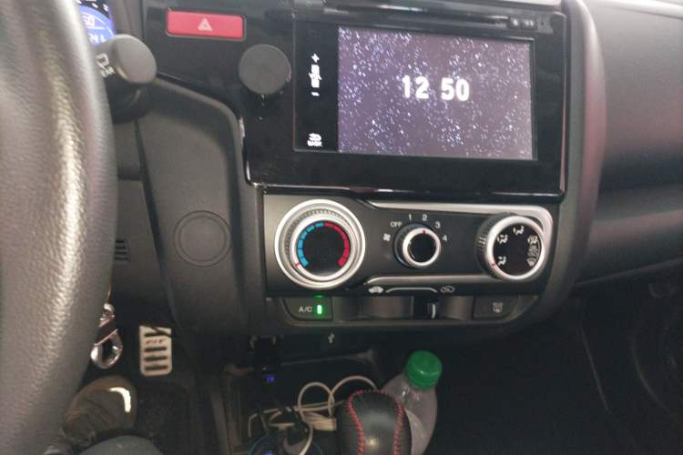 Used Honda Fit 2014 1.5L SE CVT Fashion Model Audio And AC Panel