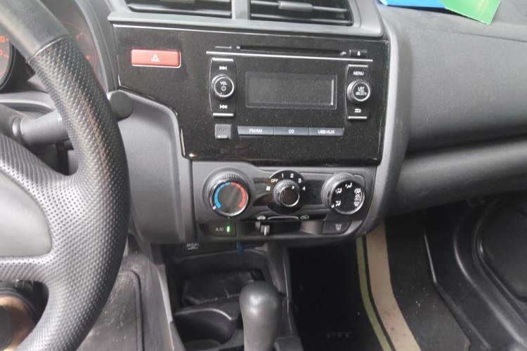 Used Honda Fit 2014 1.5L LX CVT Comfort Model Audio And AC Panel