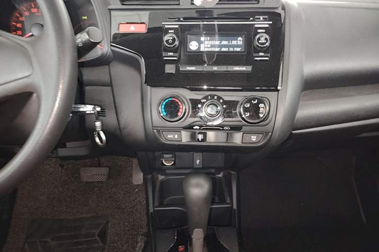 Used Honda Fit 2014 1.5L LX CVT Comfort Model Audio And AC Panel