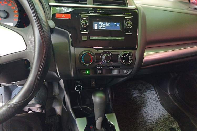 Used Honda Fit 2014 1.5L LX CVT Comfort Model Audio And AC Panel