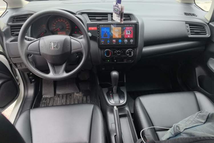 Used Honda Fit 2014 1.5L LX CVT Comfort Model Center Console