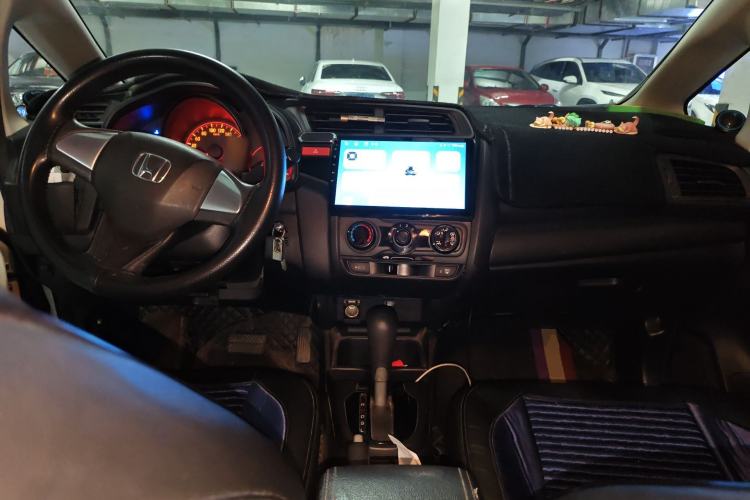 Used Honda Fit 2014 1.5L LX CVT Comfort Model Center Console