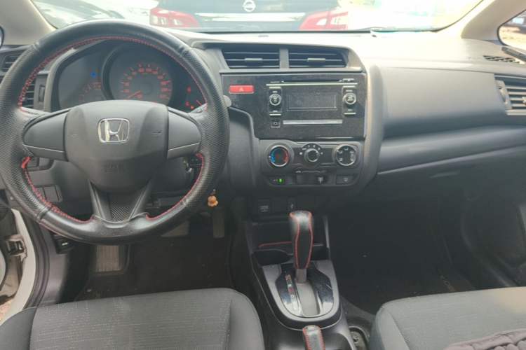 Used Honda Fit 2014 1.5L LX CVT Comfort Model Center Console
