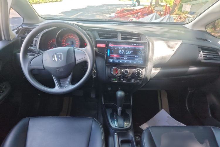 Used Honda Fit 2014 1.5L LX CVT Comfort Model Center Console