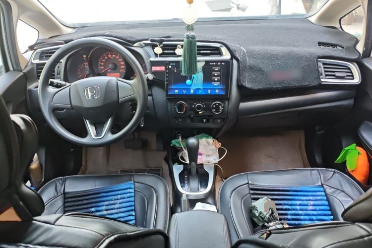 Used Honda Fit 2014 1.5L LX CVT Comfort Model Center Console