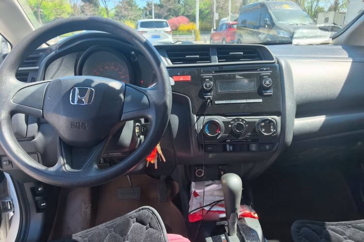 Used Honda Fit 2014 1.5L LX CVT Comfort Model Center Console