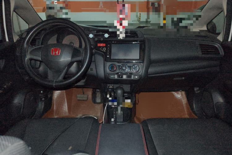 Used Honda Fit 2014 1.5L SE CVT Fashion Model Center Console