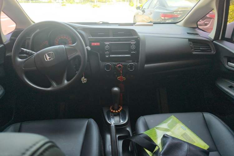 Used Honda Fit 2014 1.5L LX CVT Comfort Model Center Console